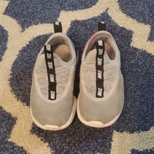 Nike 9 Gray Flex Slip On Sneakers